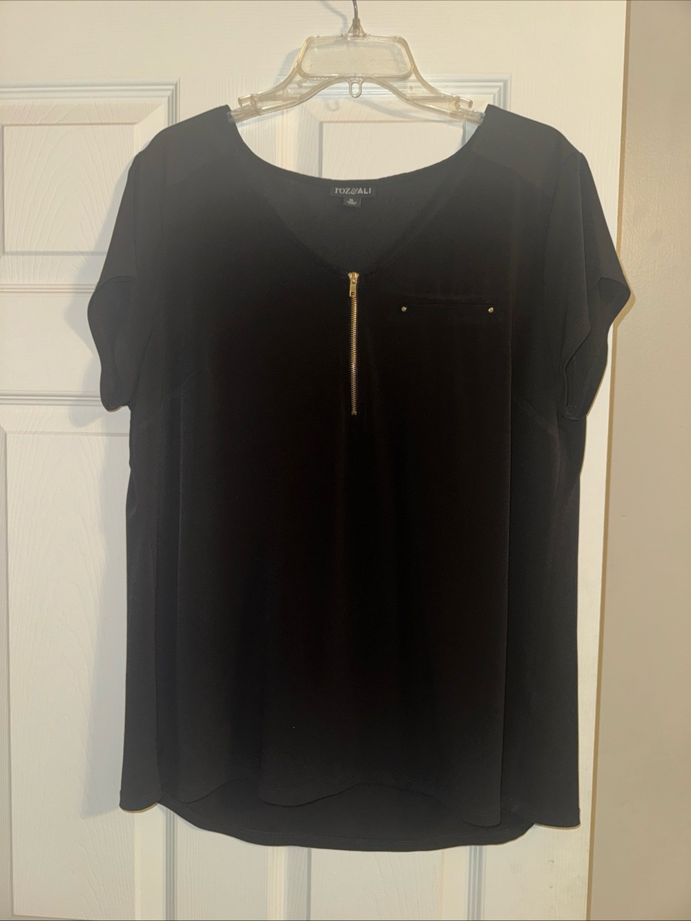 Roz & Ali Black Short-Sleeve Blouse with Front Zip